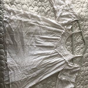 Short sleeve white top